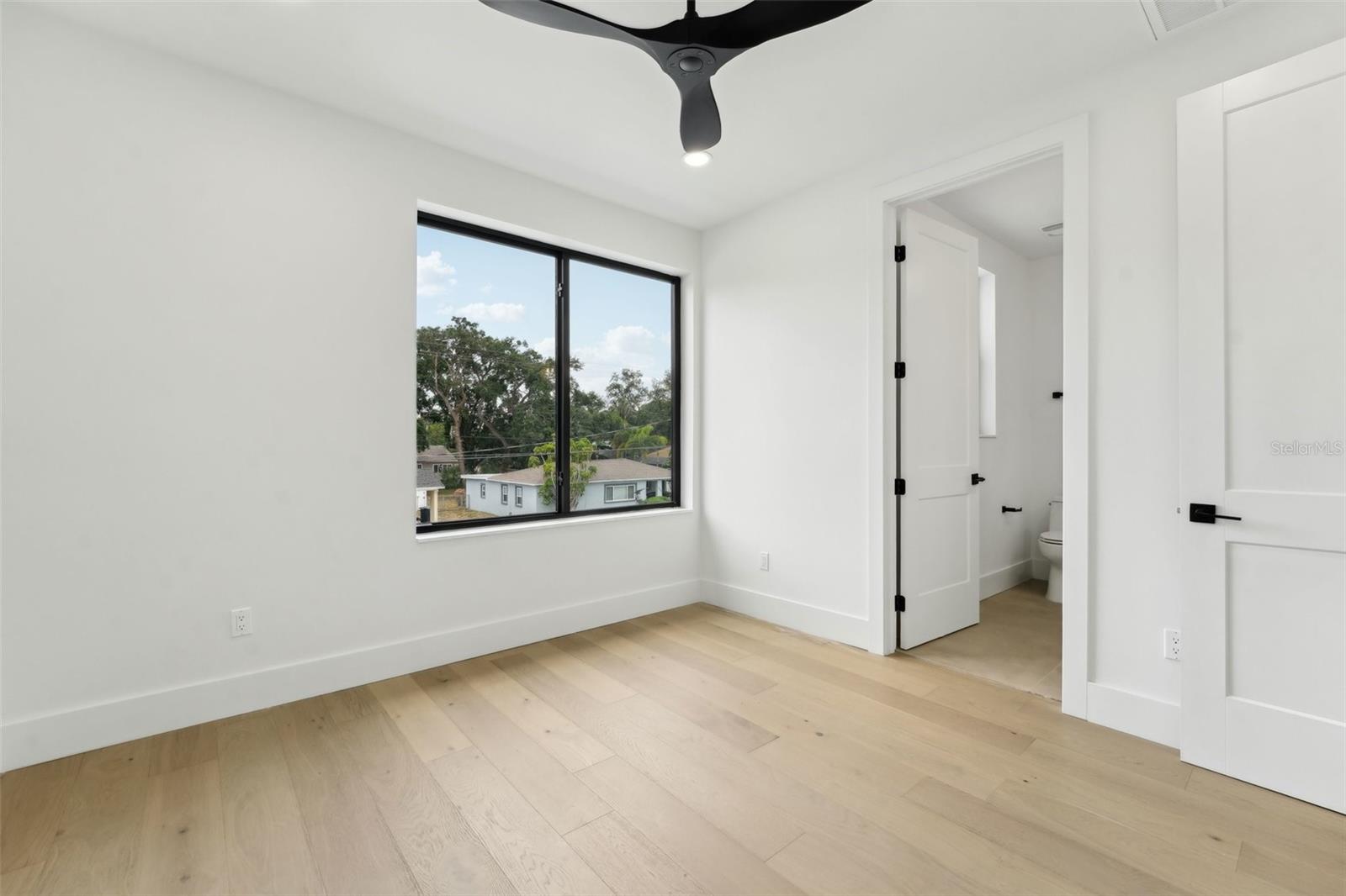 Listing photo id 37 for 3817 San Nicholas Street