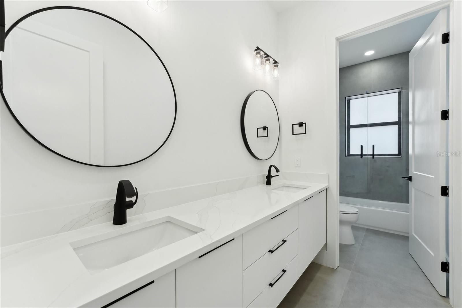 Listing photo id 40 for 3817 San Nicholas Street