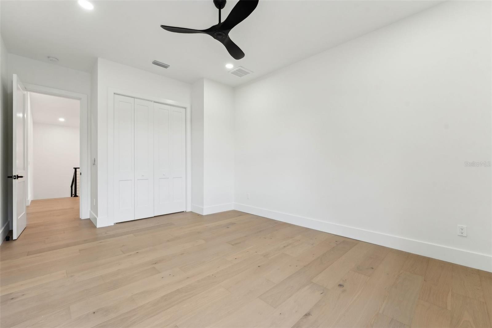 Listing photo id 46 for 3817 San Nicholas Street