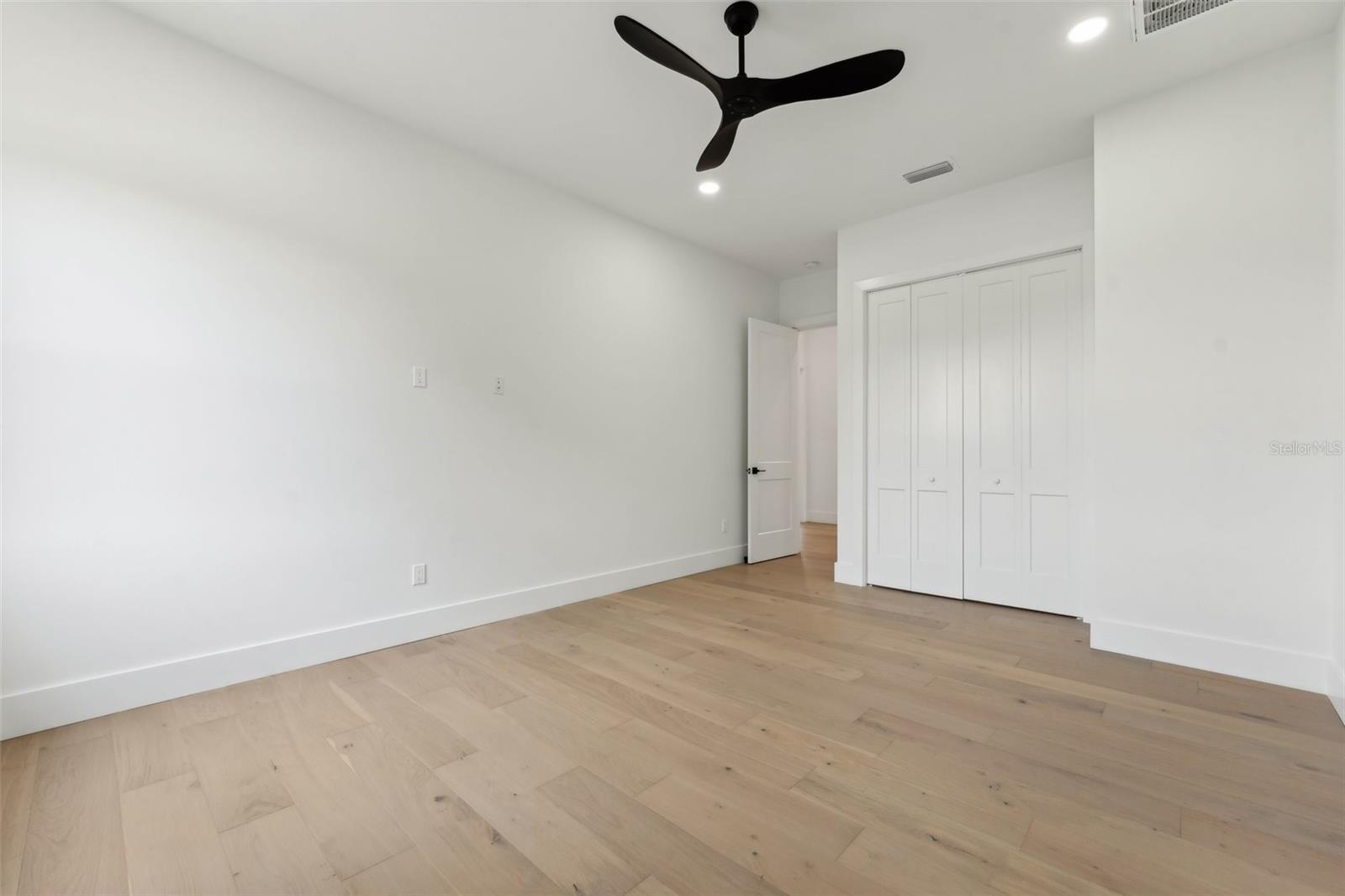 Listing photo id 47 for 3817 San Nicholas Street