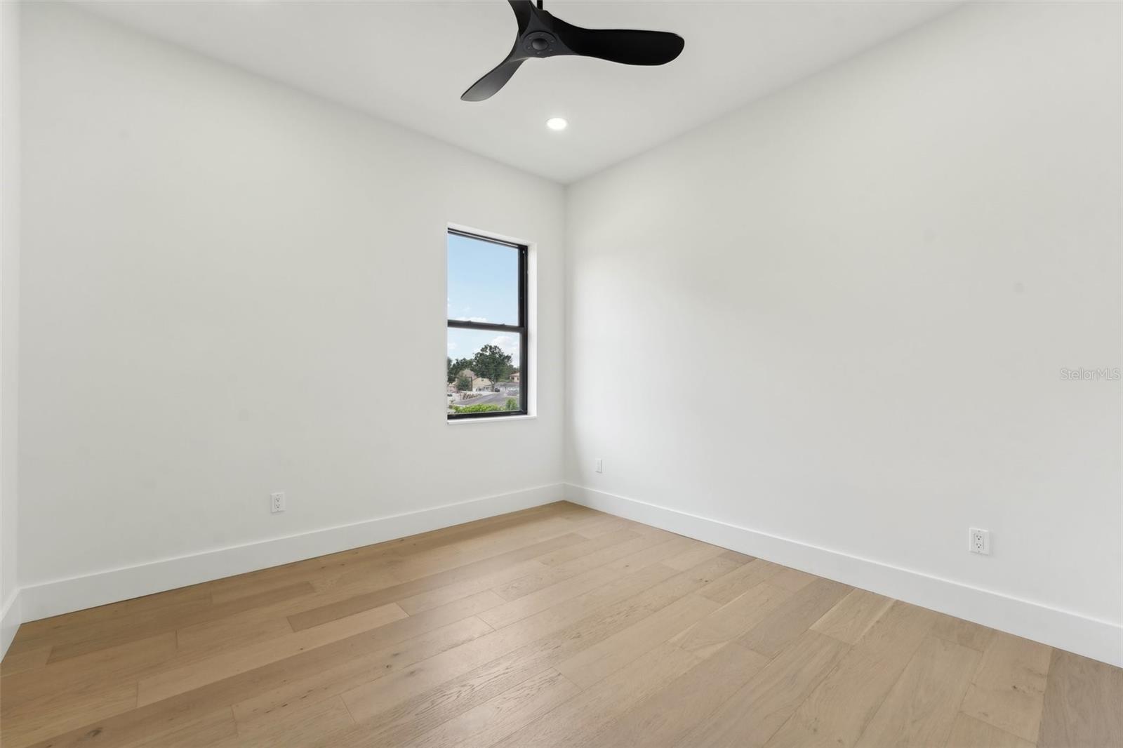 Listing photo id 49 for 3817 San Nicholas Street