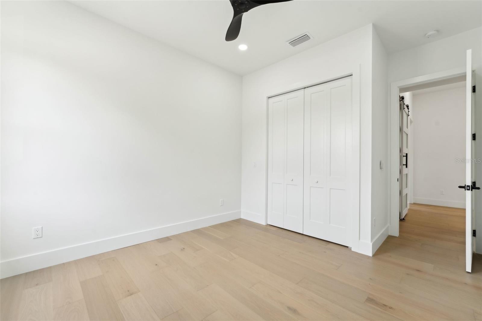 Listing photo id 50 for 3817 San Nicholas Street