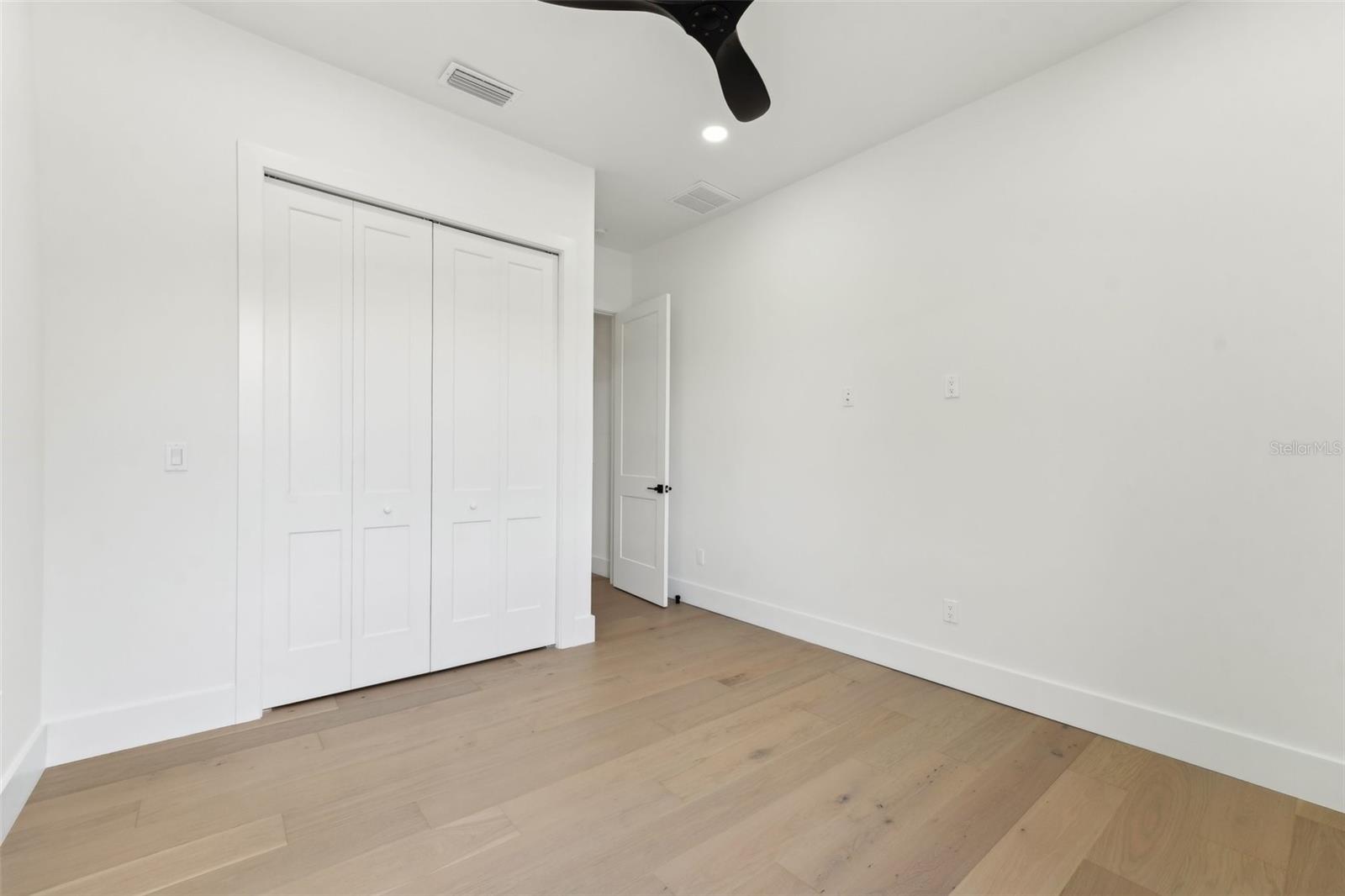 Listing photo id 51 for 3817 San Nicholas Street