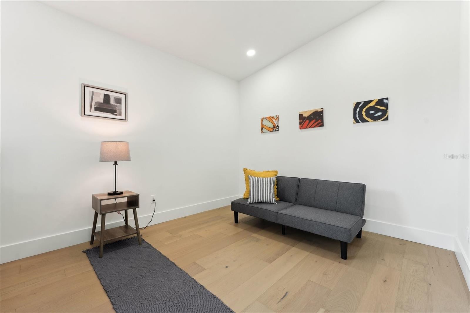 Listing photo id 53 for 3817 San Nicholas Street