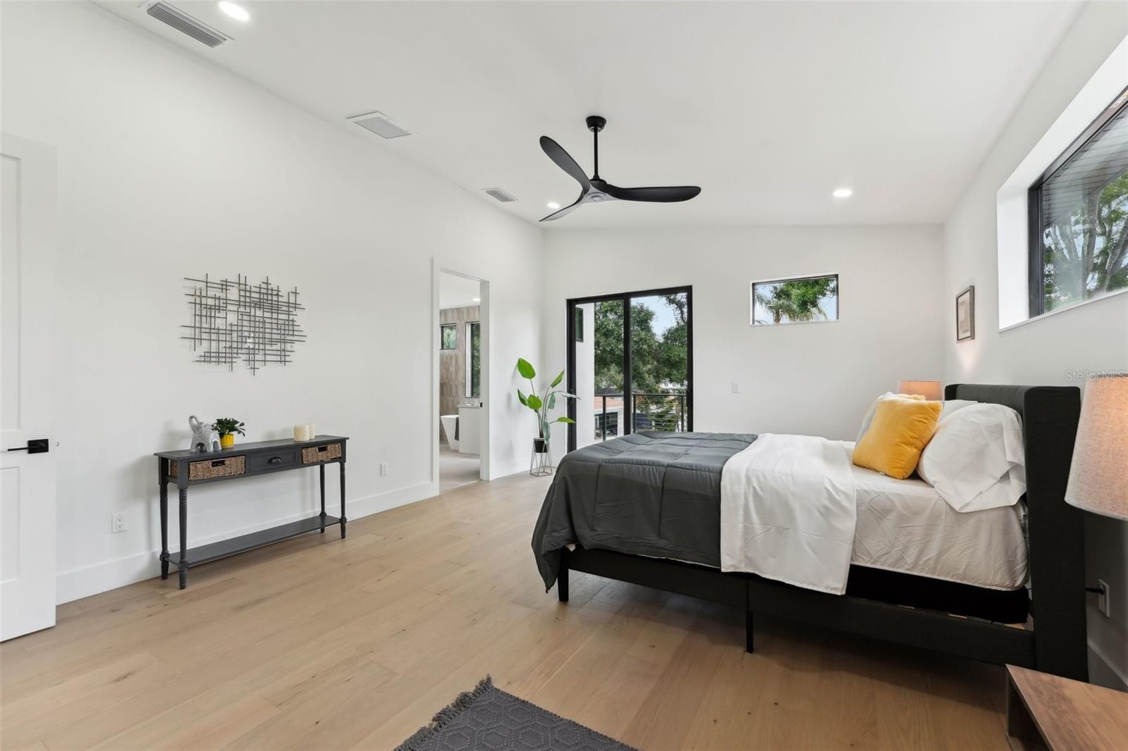 Listing photo id 54 for 3817 San Nicholas Street