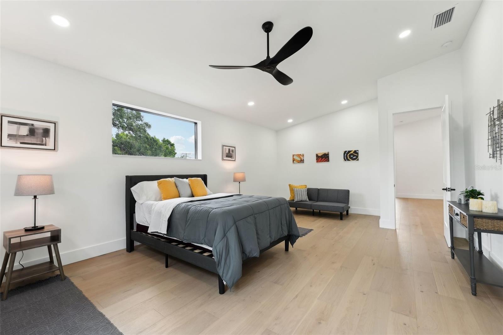 Listing photo id 55 for 3817 San Nicholas Street