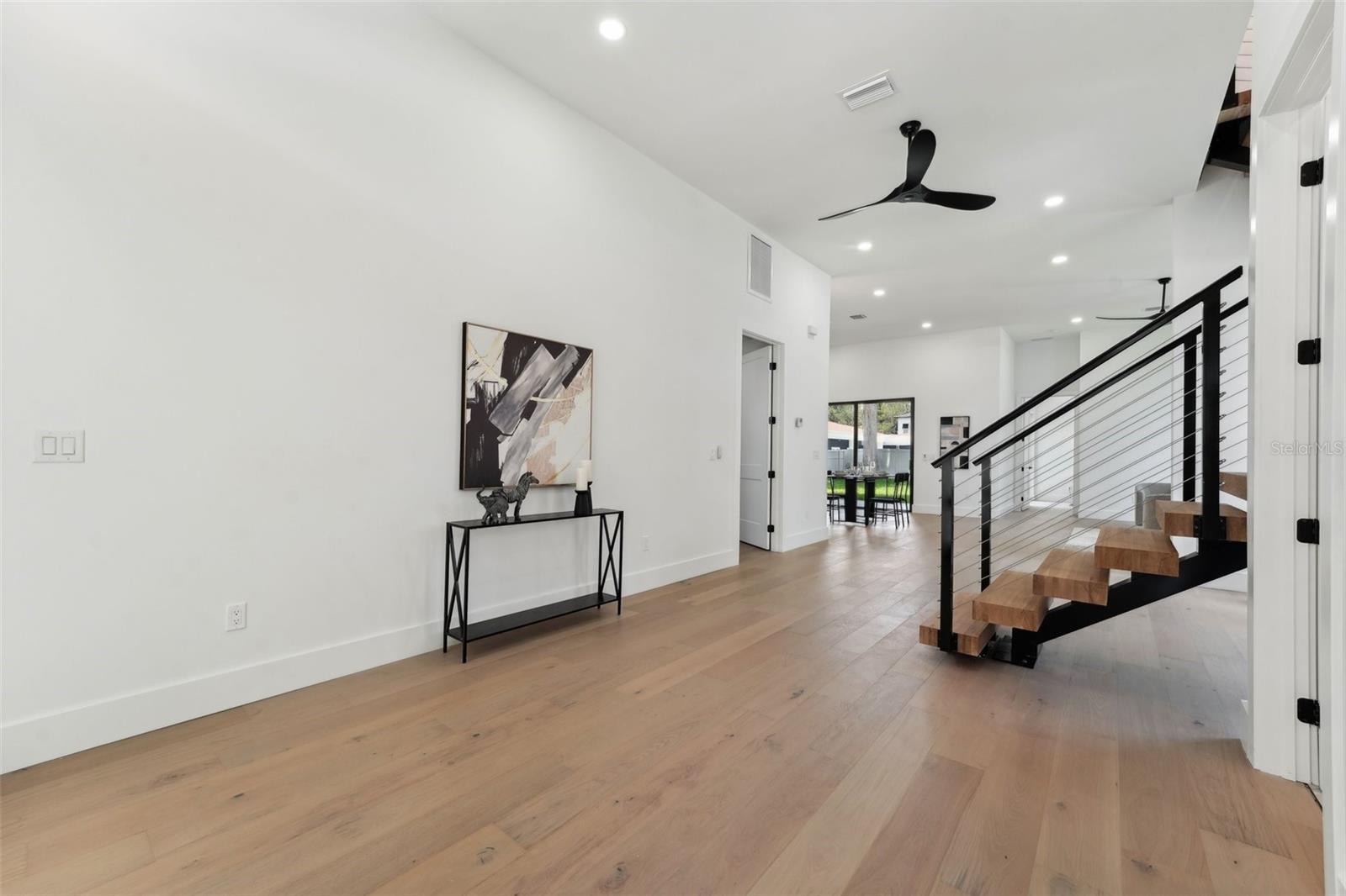 Listing photo id 4 for 3817 San Nicholas Street