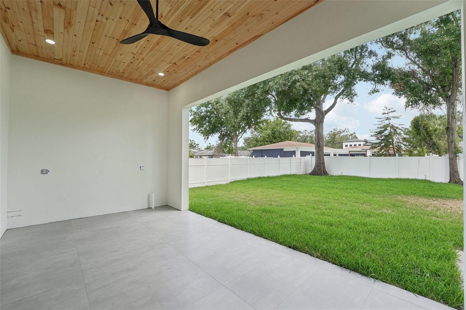 Listing photo id 66 for 3817 San Nicholas Street