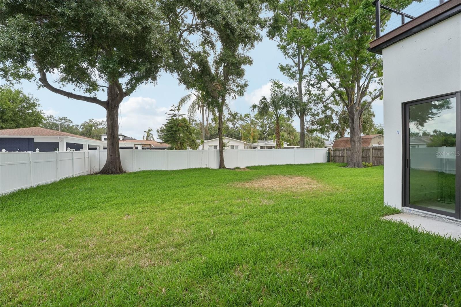Listing photo id 67 for 3817 San Nicholas Street
