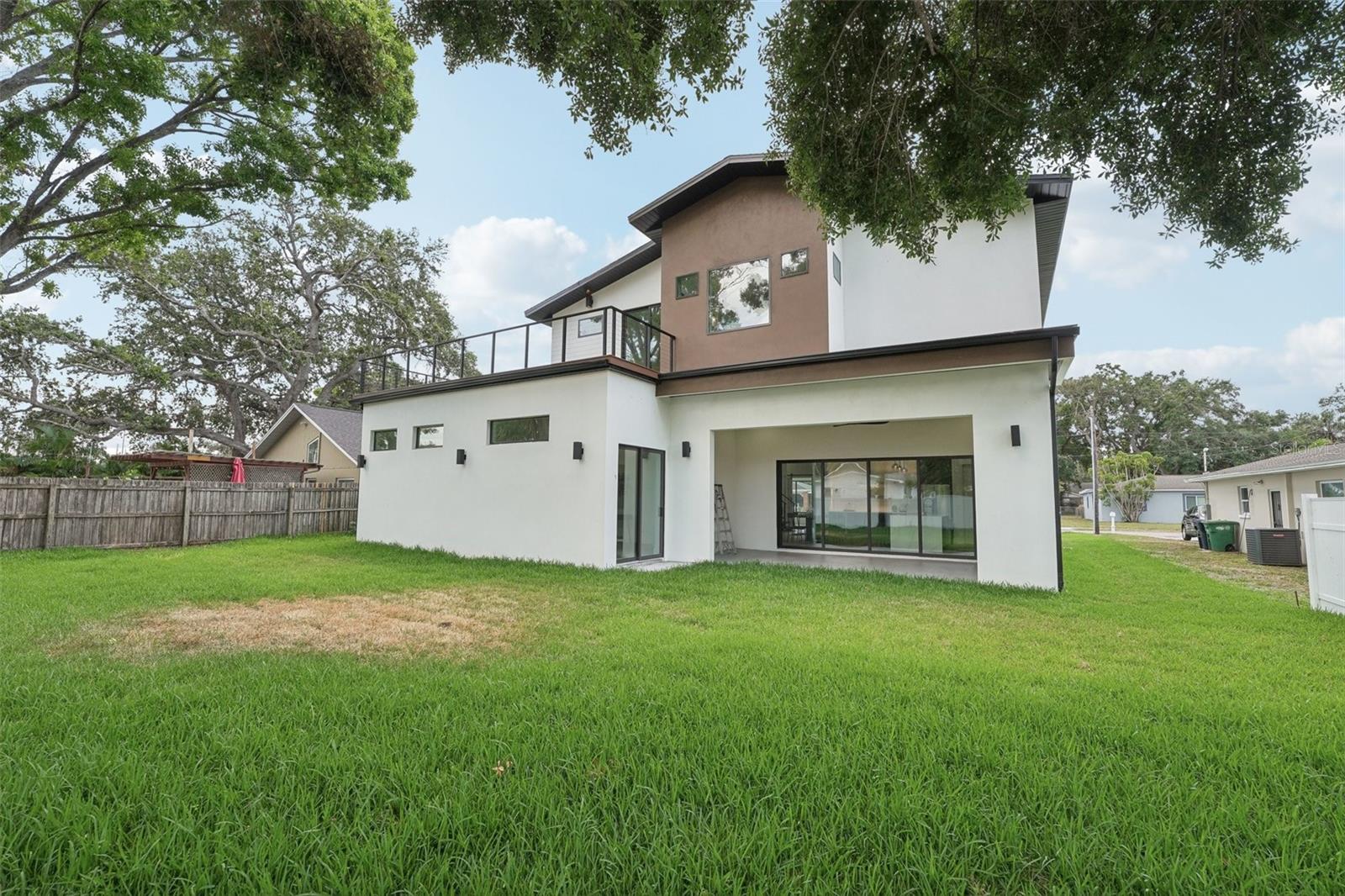 Listing photo id 70 for 3817 San Nicholas Street