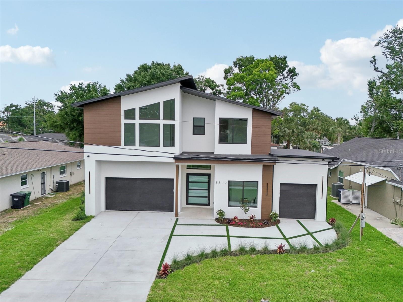 Listing photo id 71 for 3817 San Nicholas Street