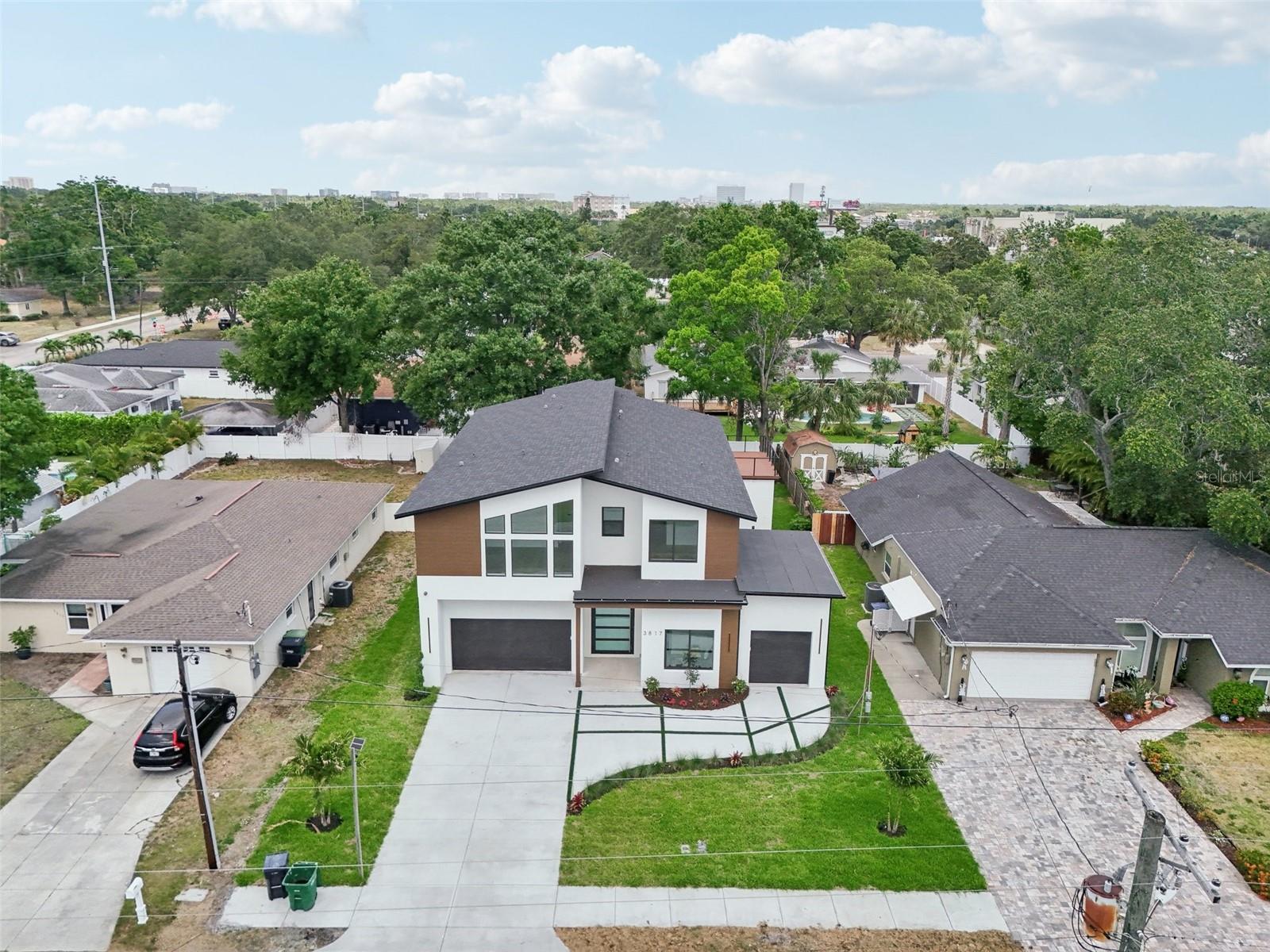 Listing photo id 74 for 3817 San Nicholas Street