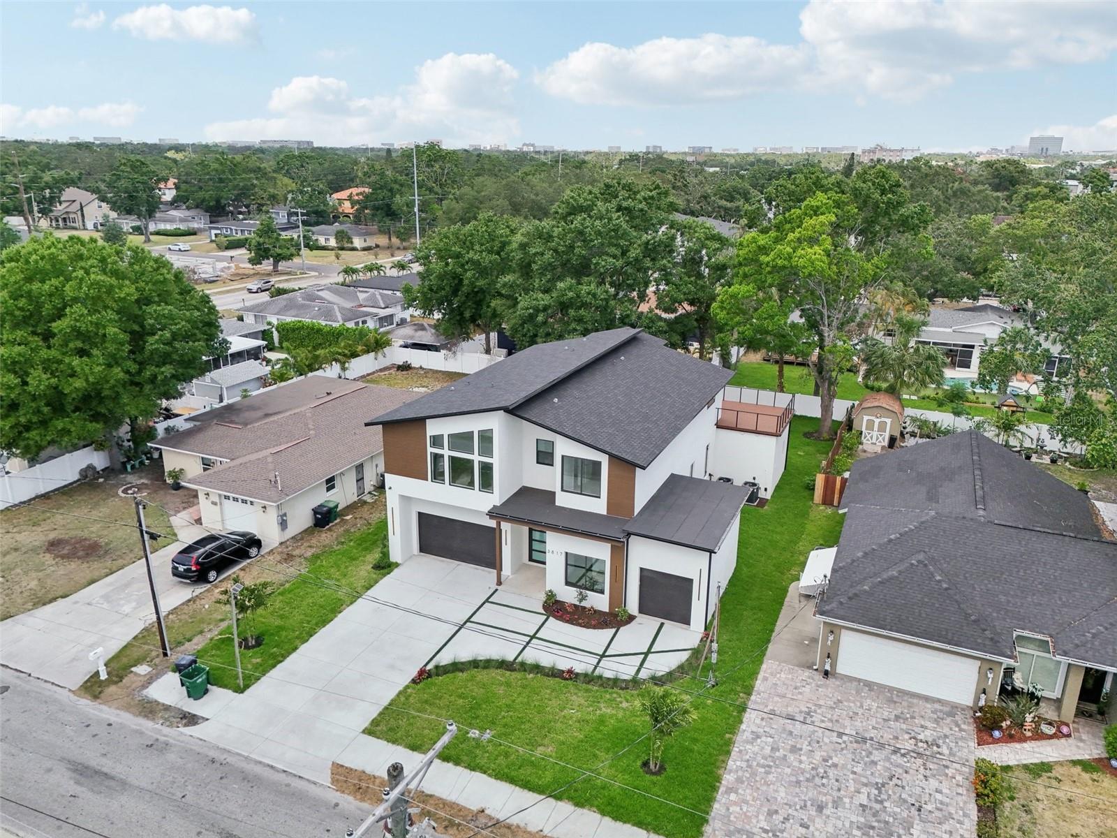Listing photo id 75 for 3817 San Nicholas Street