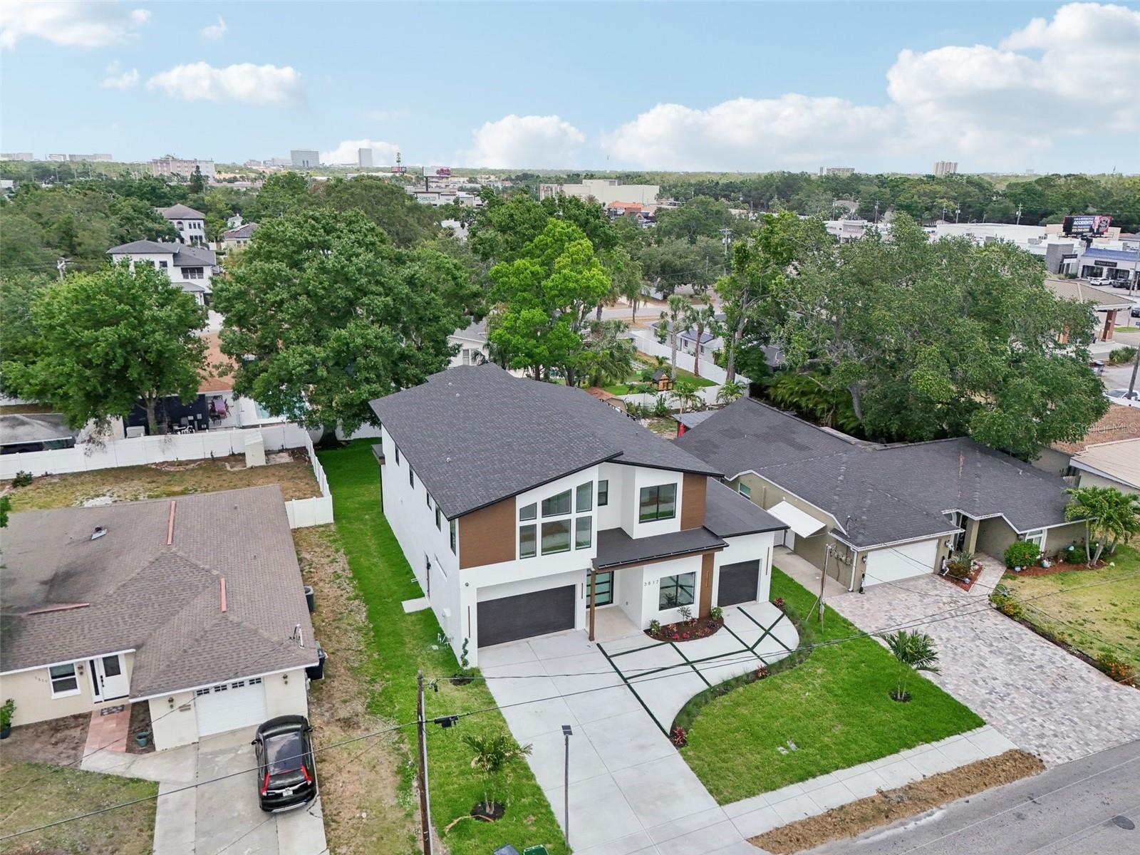 Listing photo id 76 for 3817 San Nicholas Street