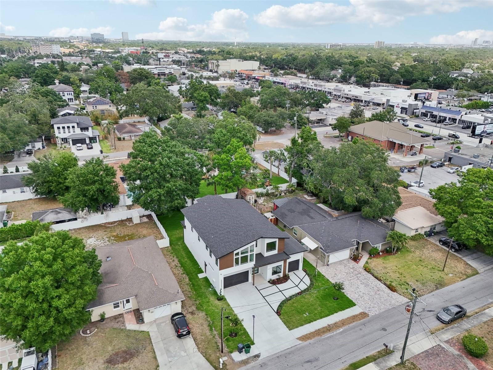 Listing photo id 77 for 3817 San Nicholas Street