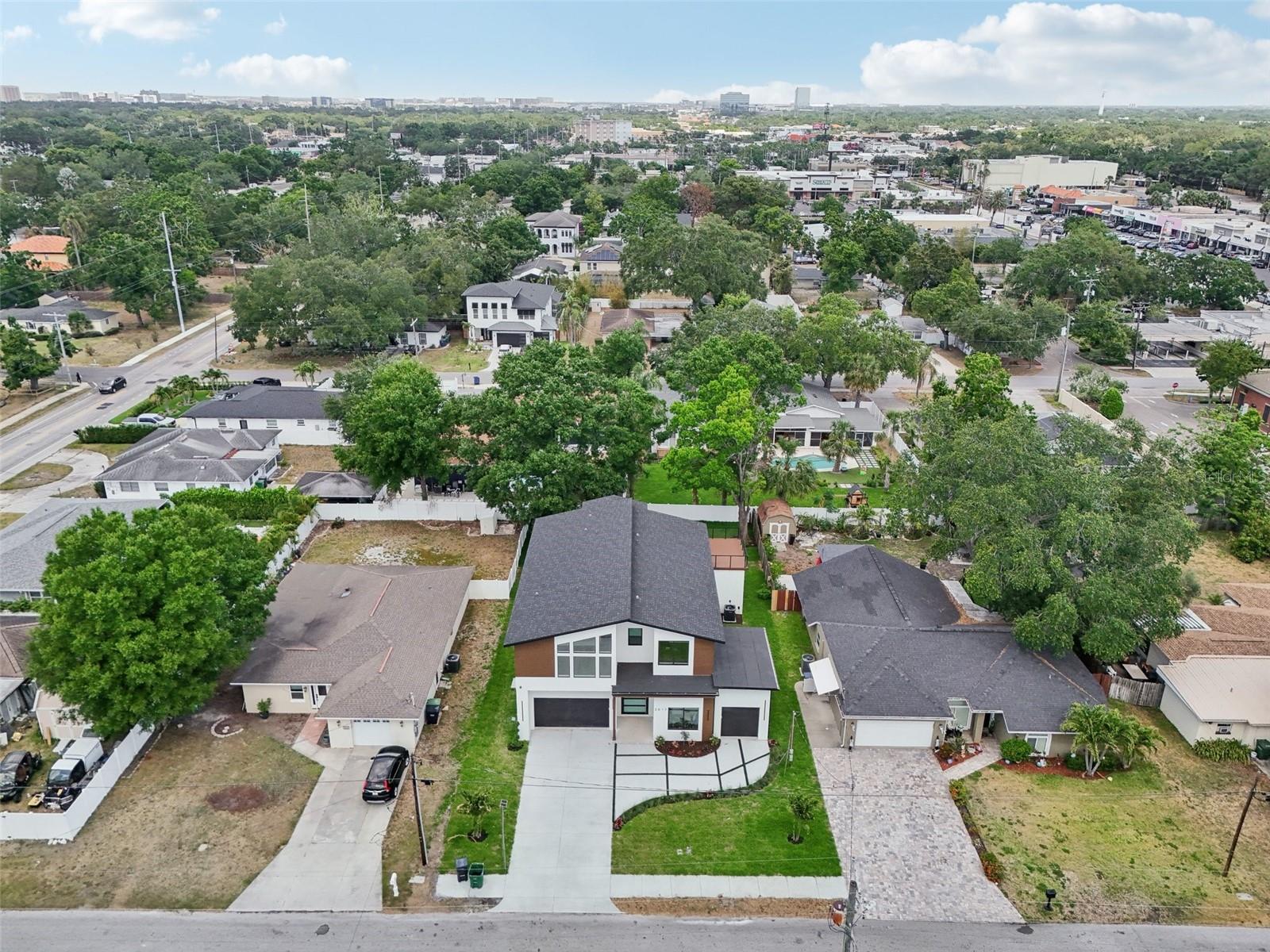 Listing photo id 78 for 3817 San Nicholas Street