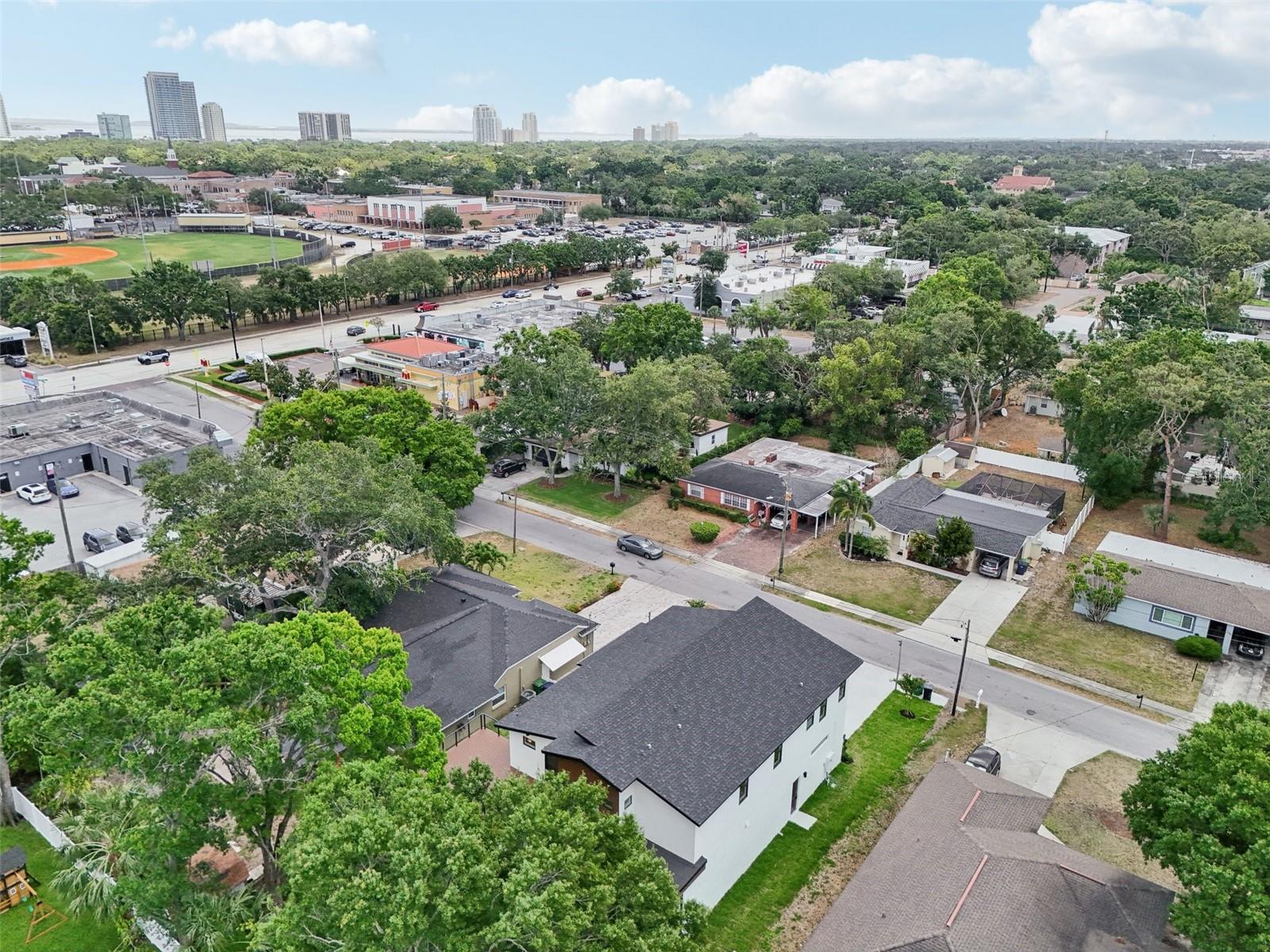 Listing photo id 82 for 3817 San Nicholas Street