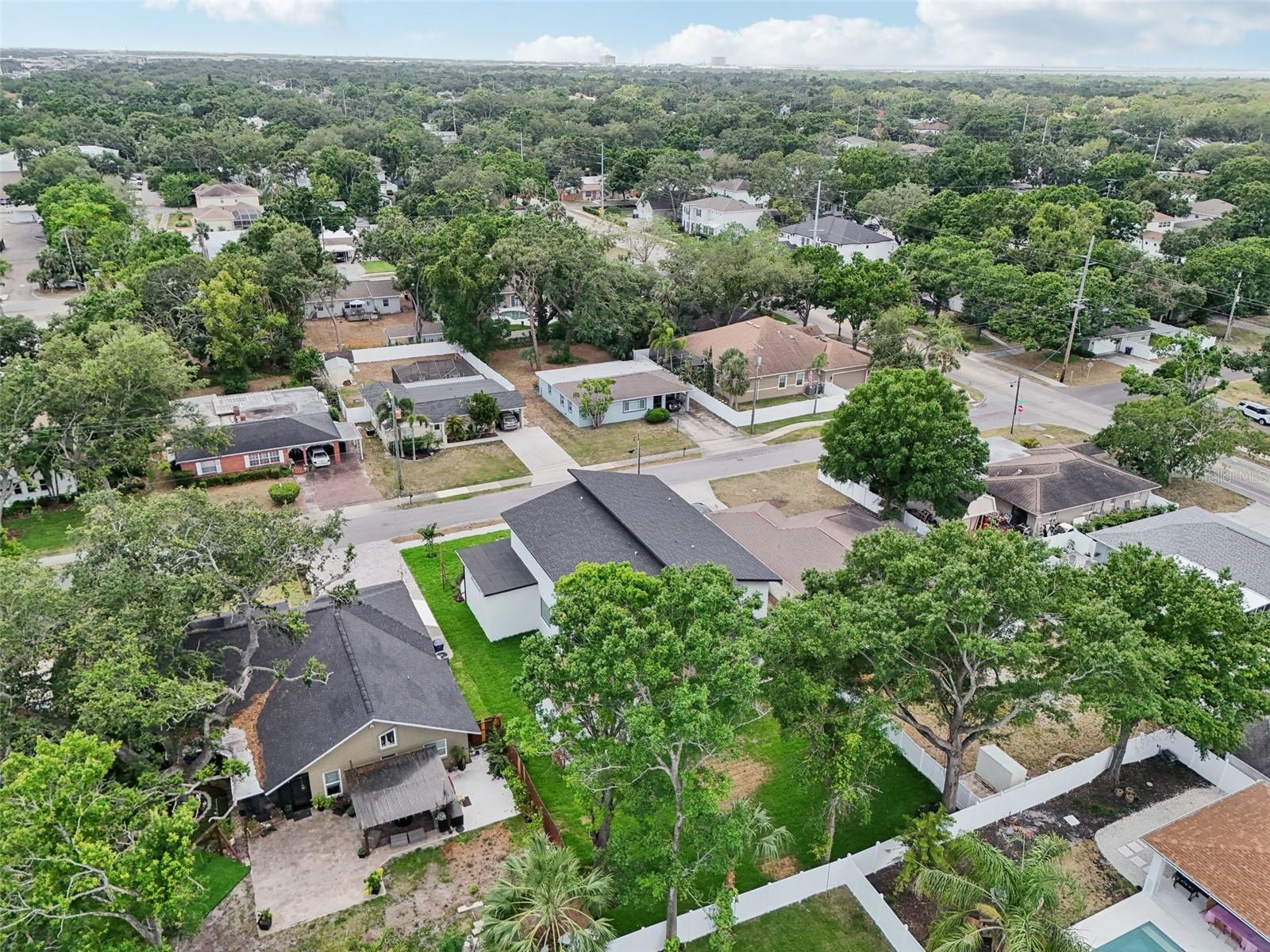 Listing photo id 83 for 3817 San Nicholas Street