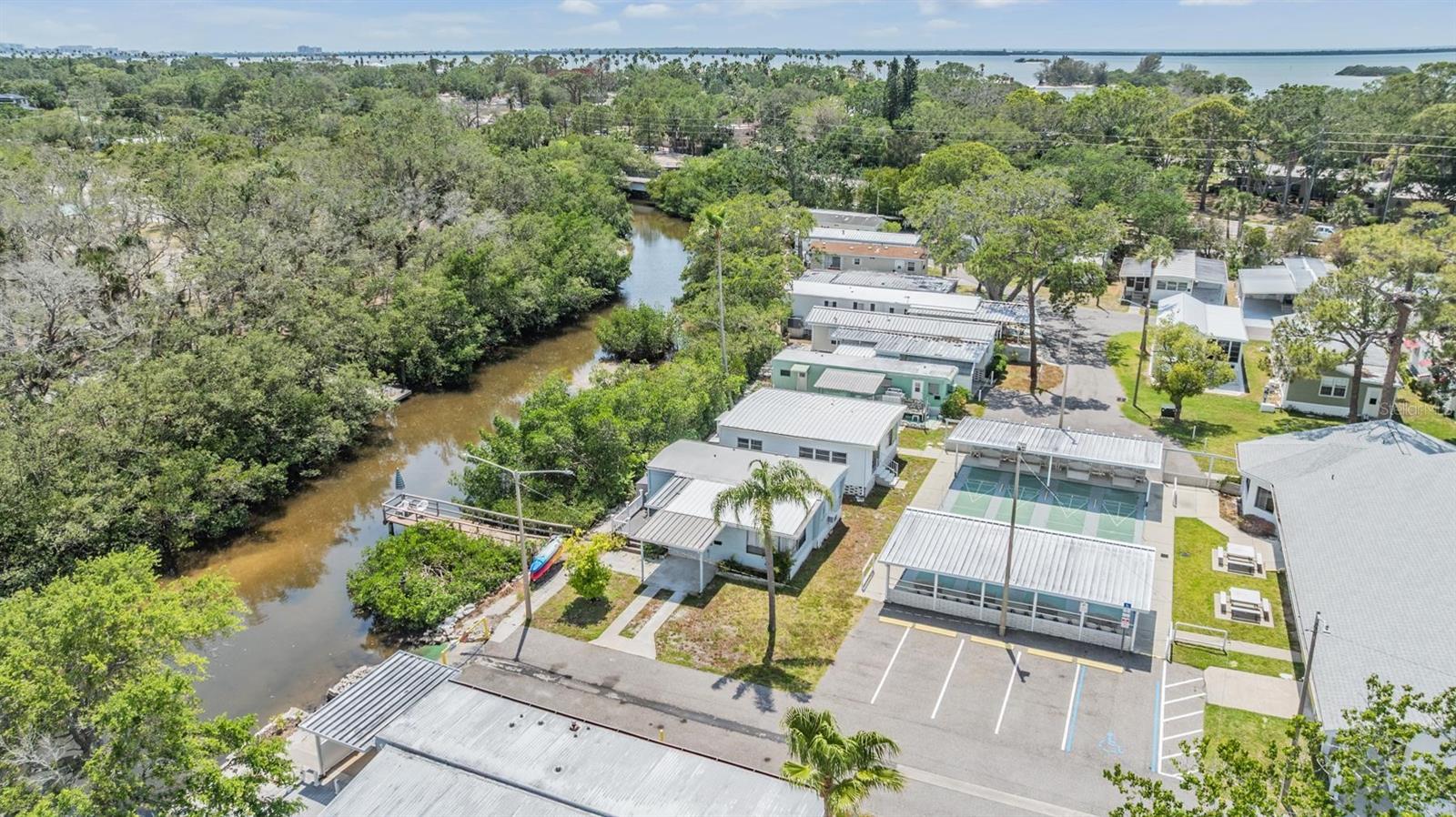 Listing photo id 8 for 605 Michigan Boulevard 13