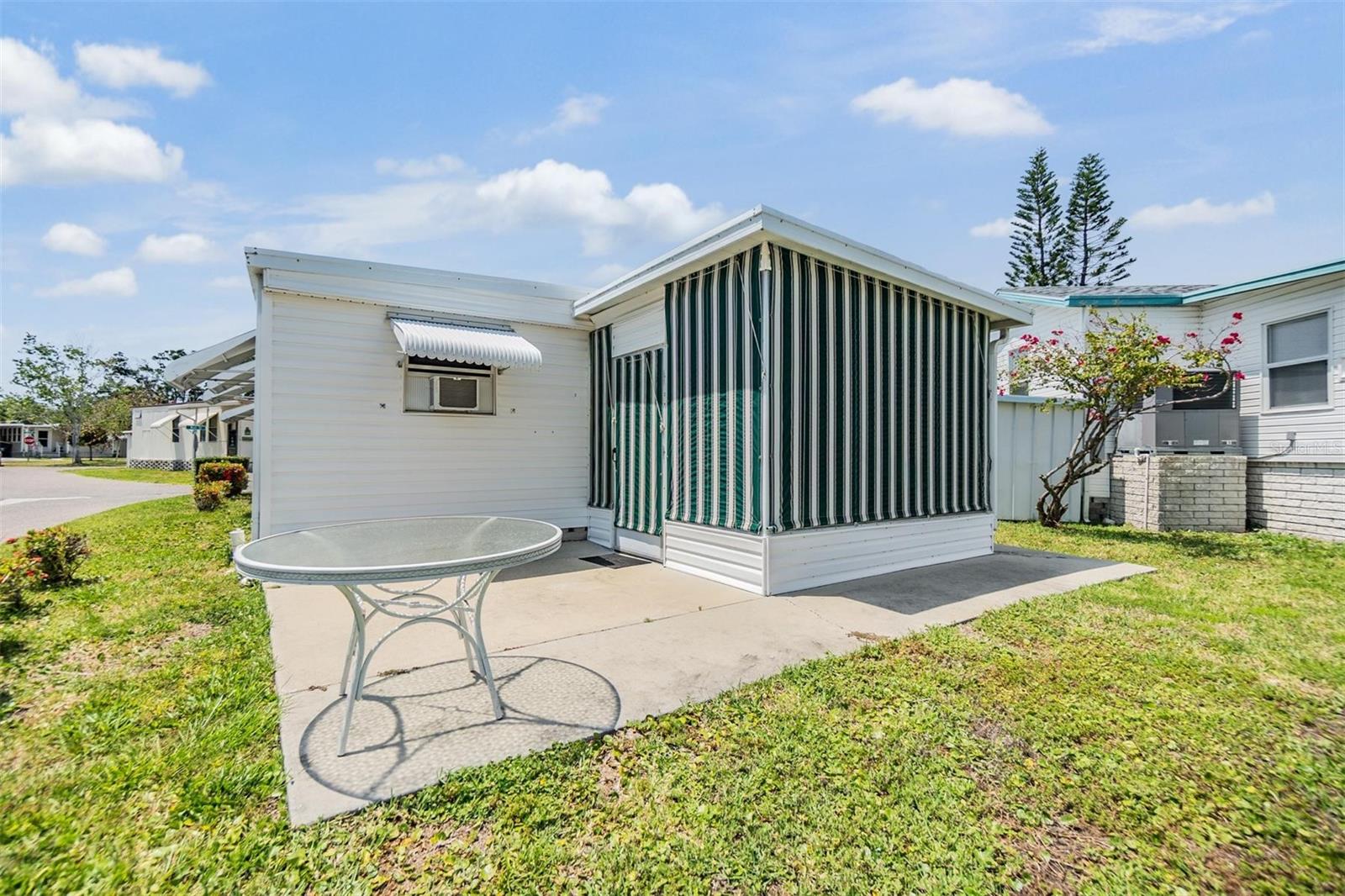 Listing photo id 1 for 605 Michigan Boulevard 13