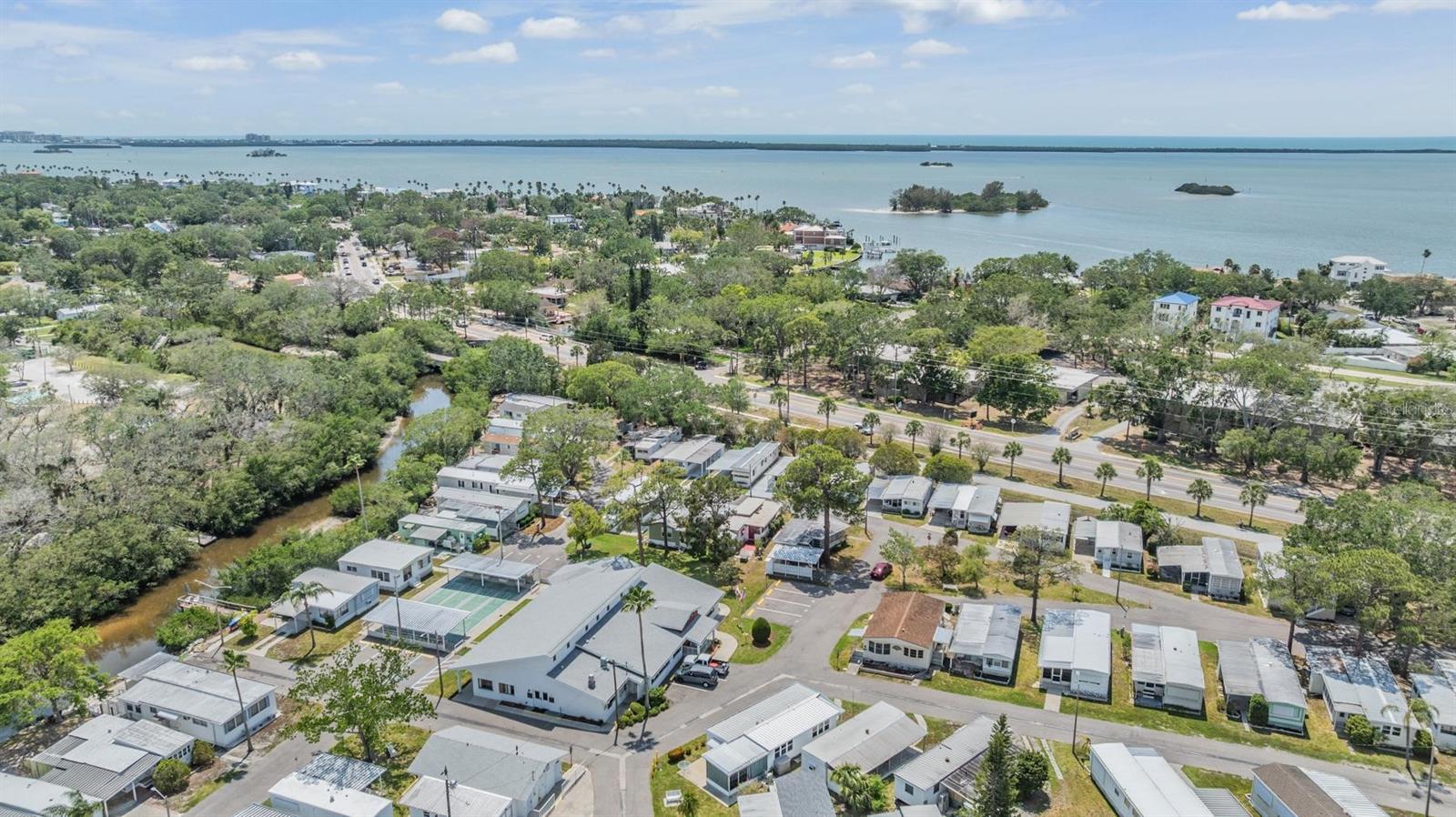 Listing photo id 35 for 605 Michigan Boulevard 13