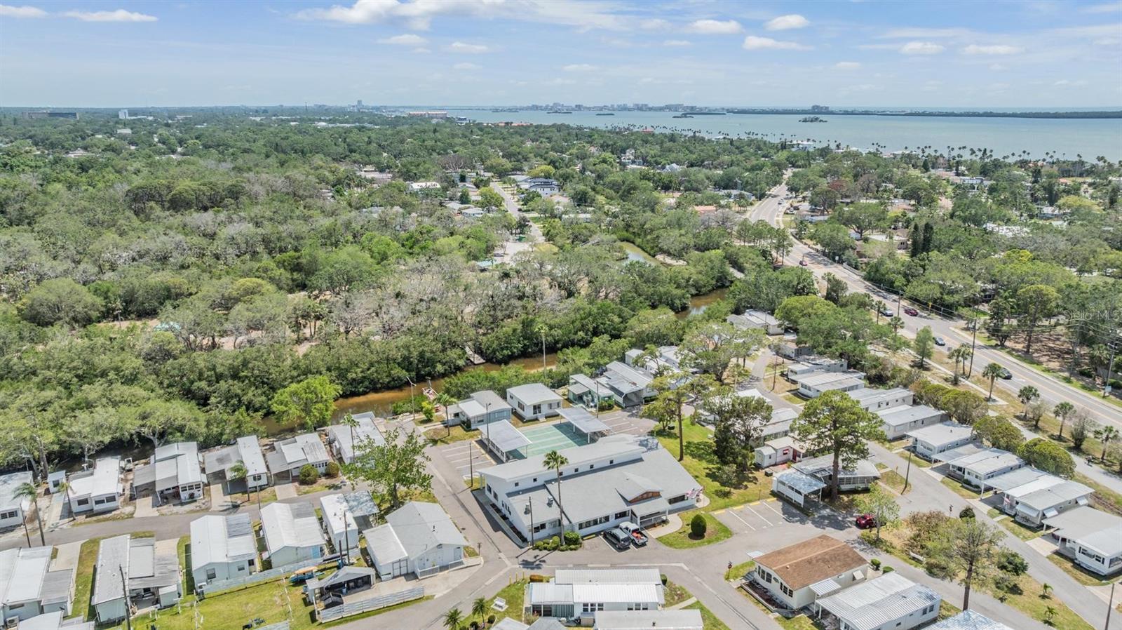 Listing photo id 38 for 605 Michigan Boulevard 13