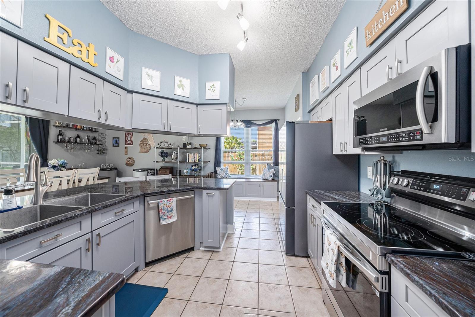 Listing photo id 8 for 1313 Key West Court