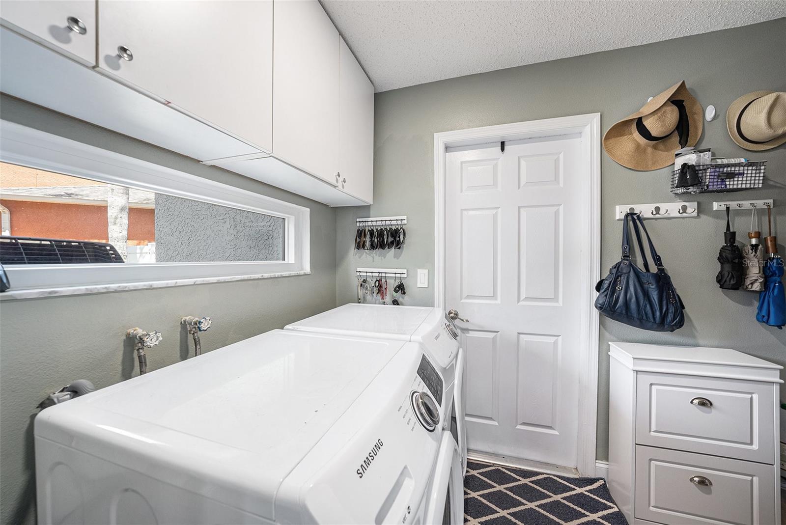 Listing photo id 10 for 1313 Key West Court