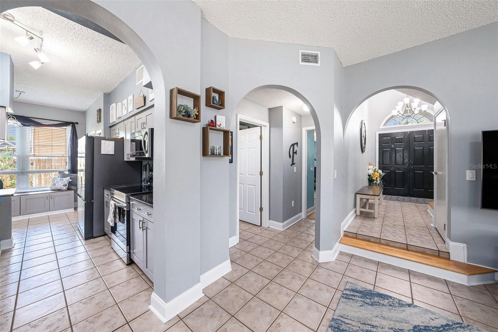 Listing photo id 3 for 1313 Key West Court