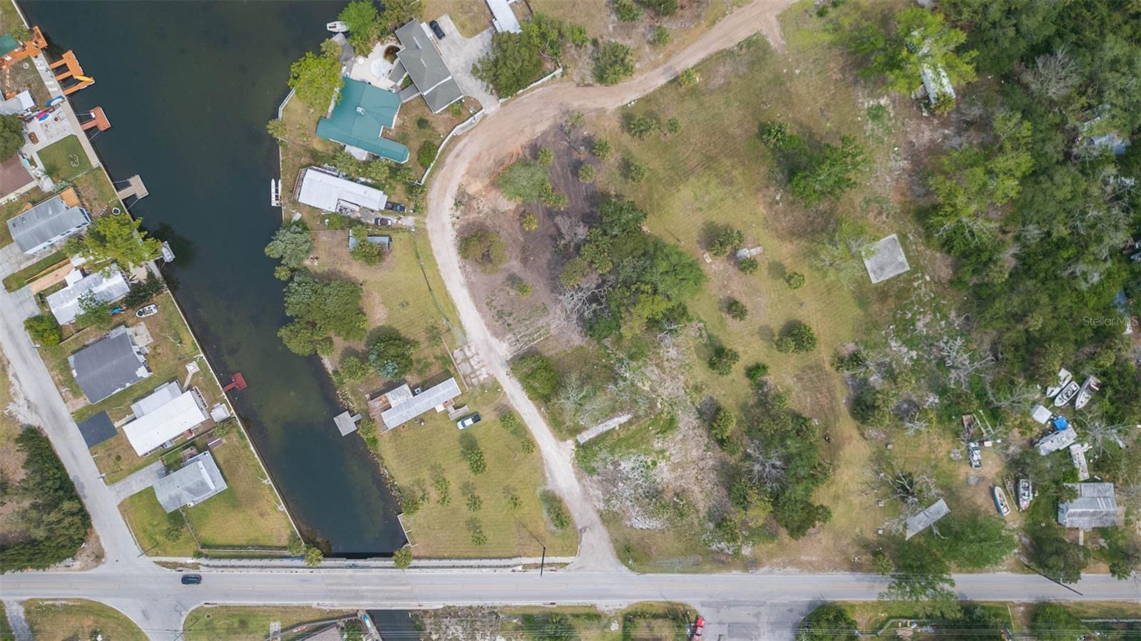 Listing photo id 17 for 14639 Conner Drive