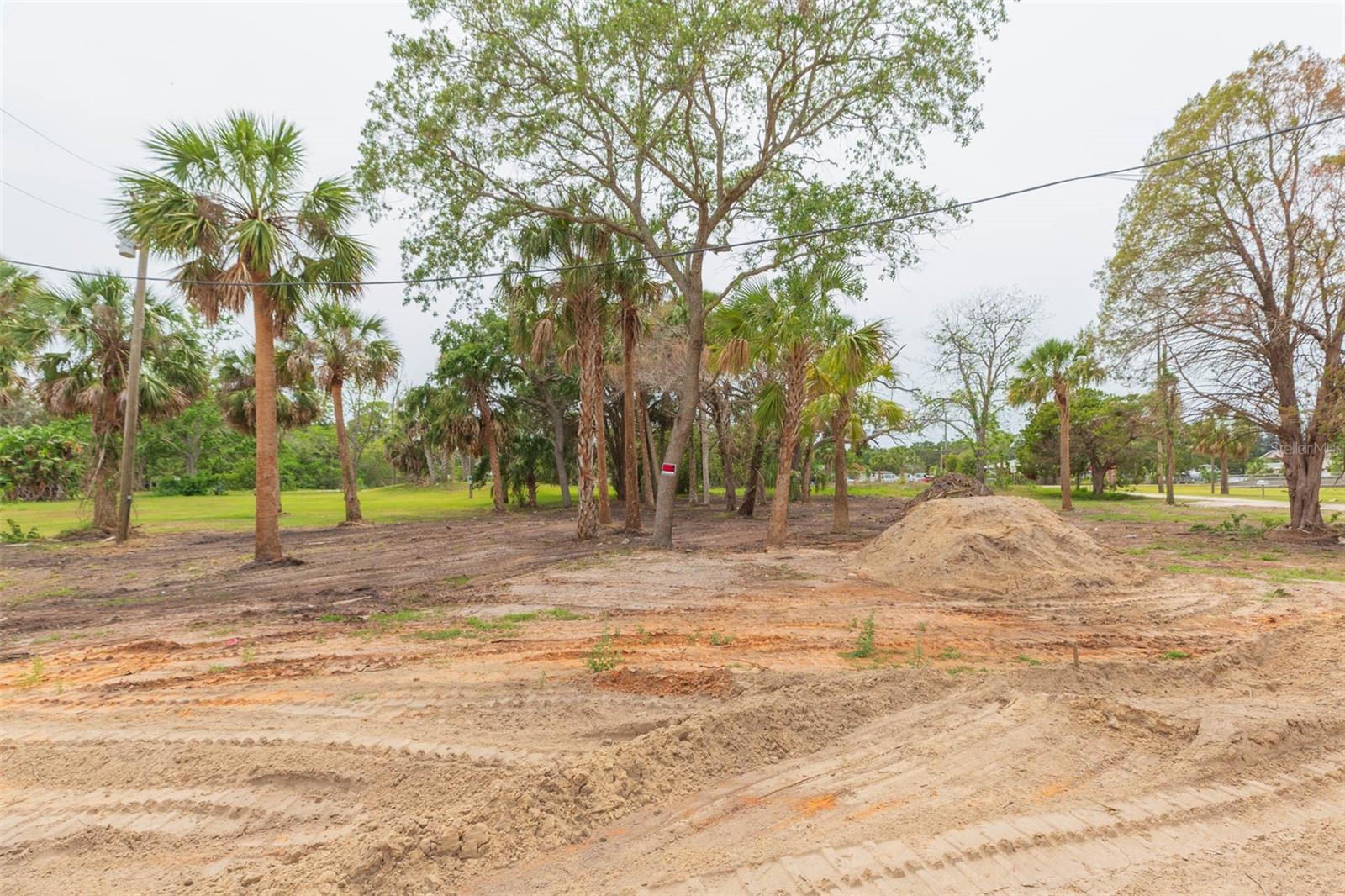 Listing photo id 5 for 14639 Conner Drive