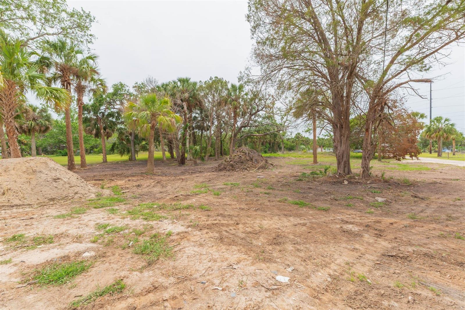 Listing photo id 6 for 14639 Conner Drive