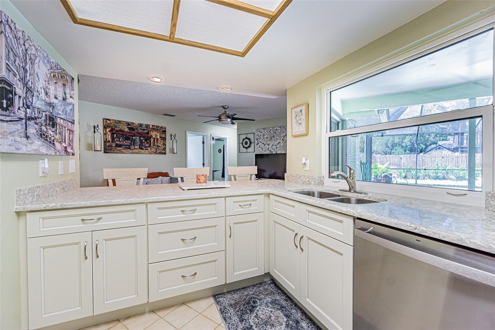 Image 10 of 34 For 9930 121 Street N