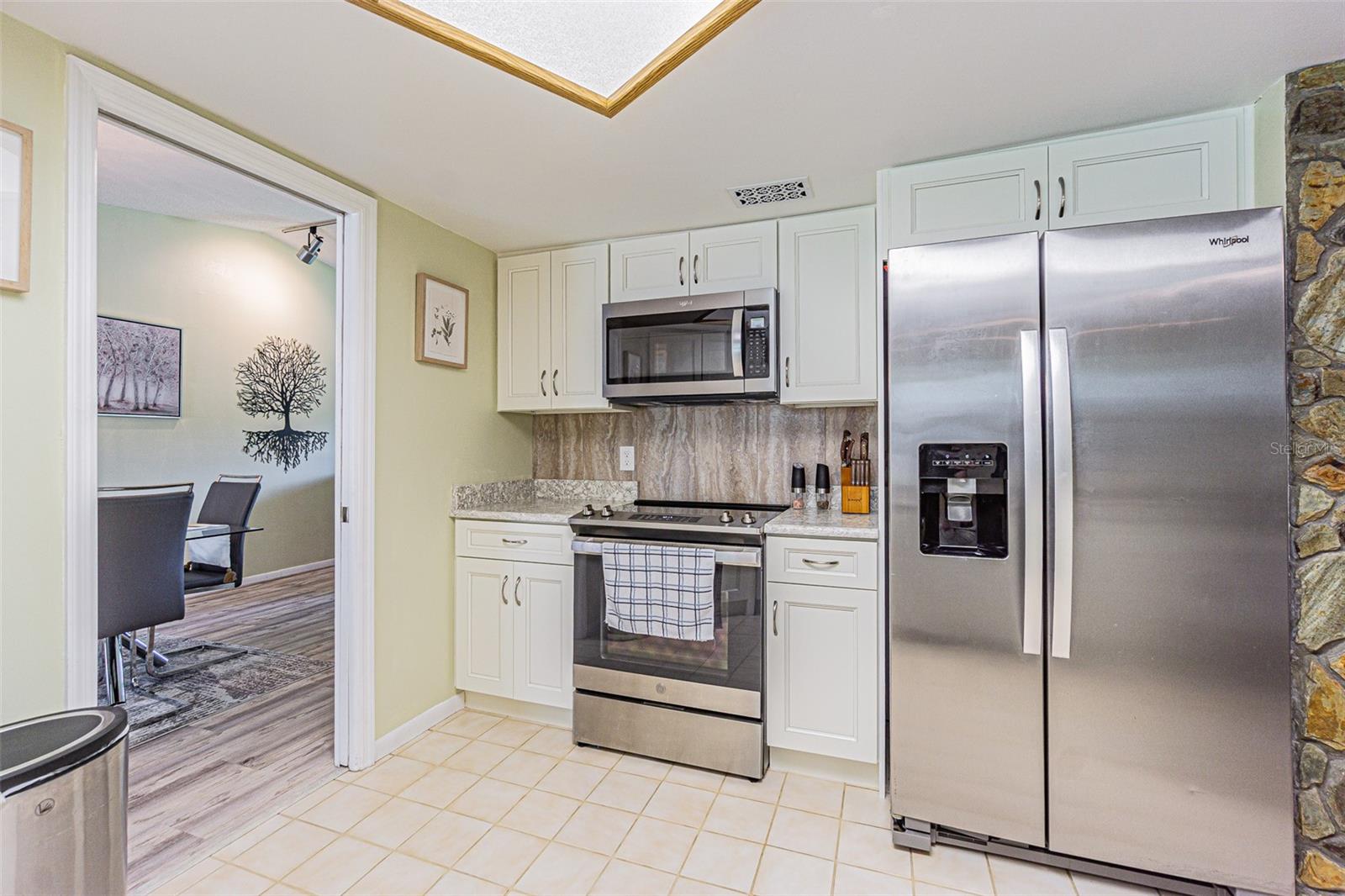 Image 11 of 34 For 9930 121 Street N