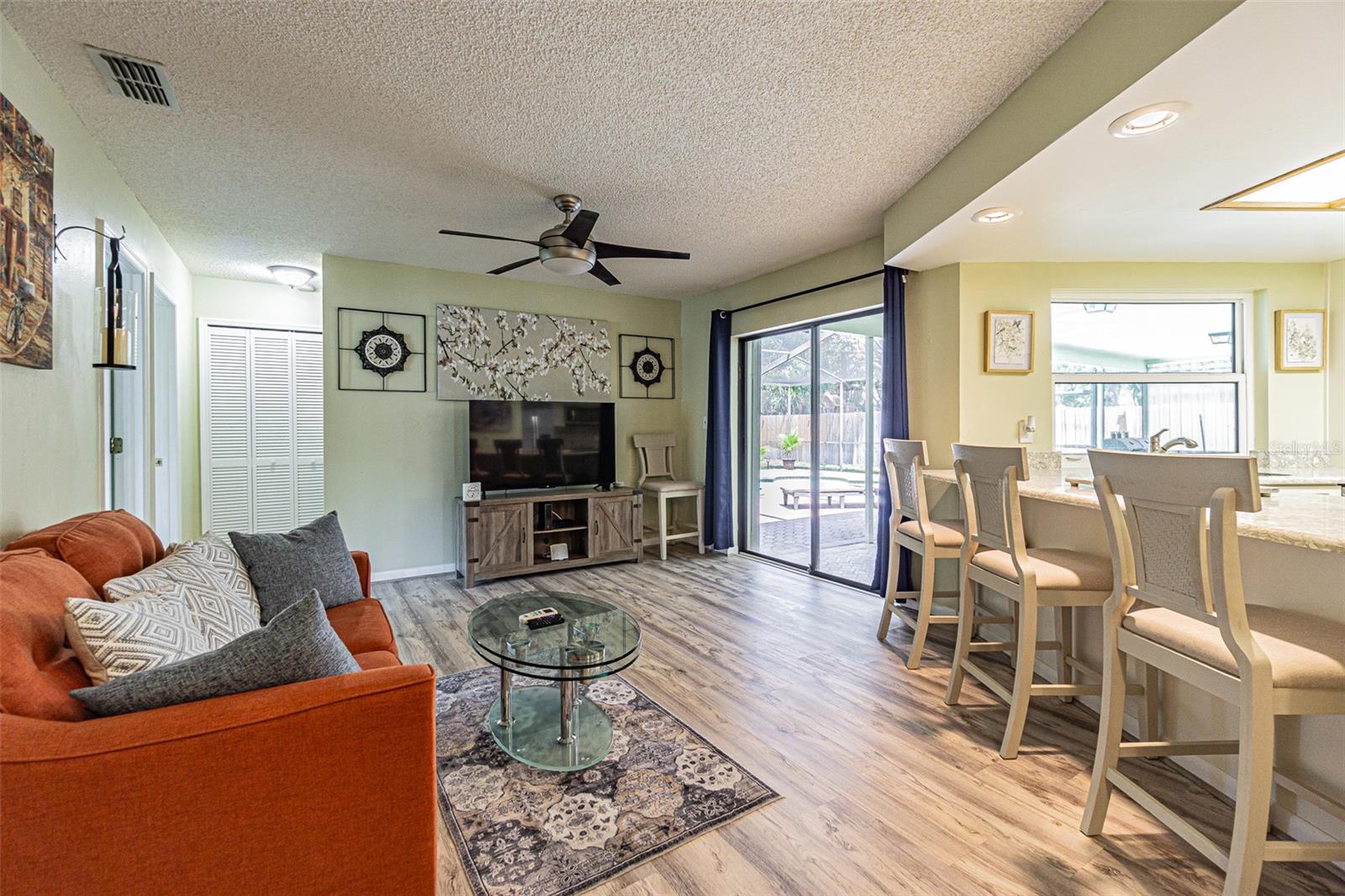 Image 13 of 34 For 9930 121 Street N