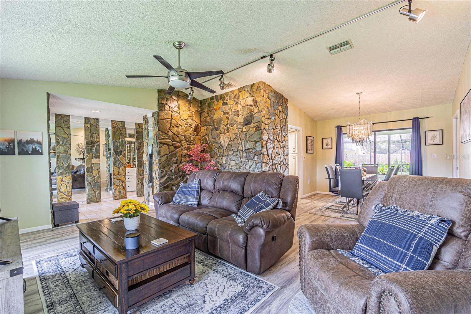 Image 17 of 34 For 9930 121 Street N
