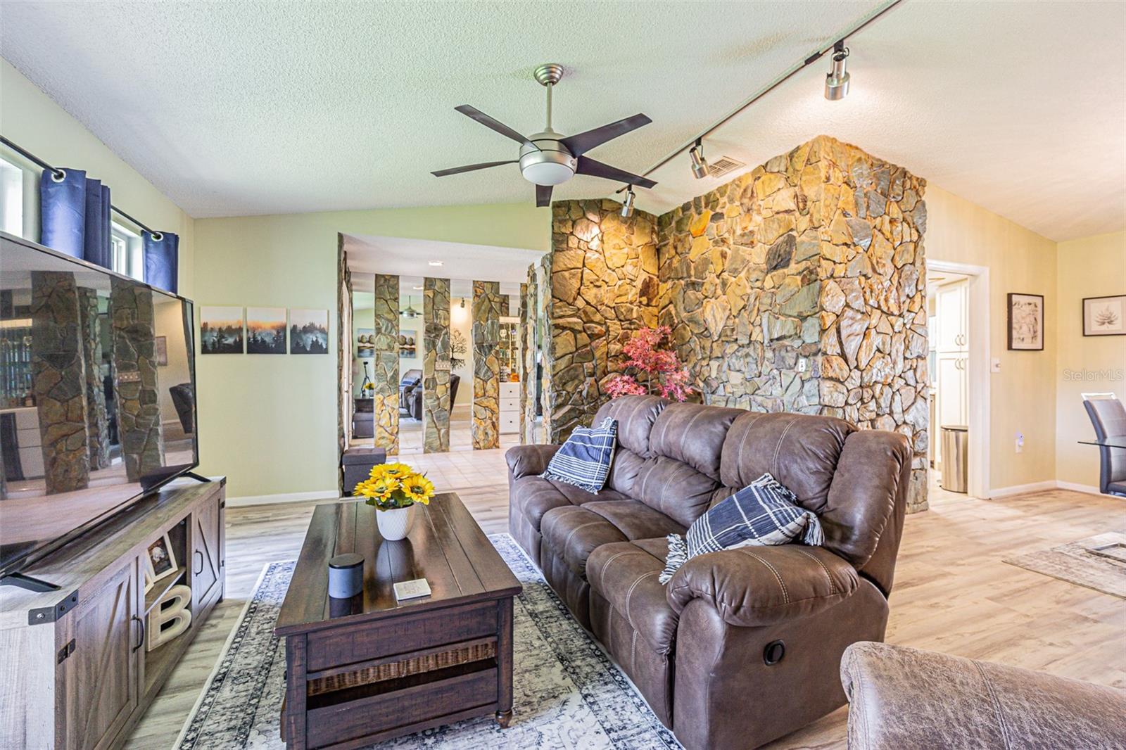 Image 18 of 34 For 9930 121 Street N