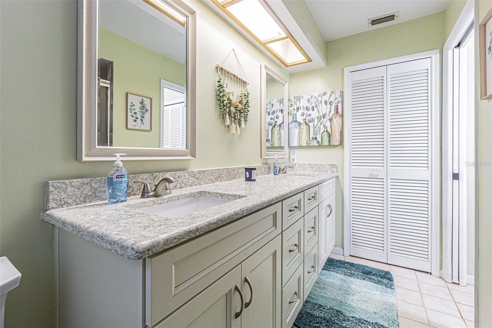 Image 24 of 34 For 9930 121 Street N