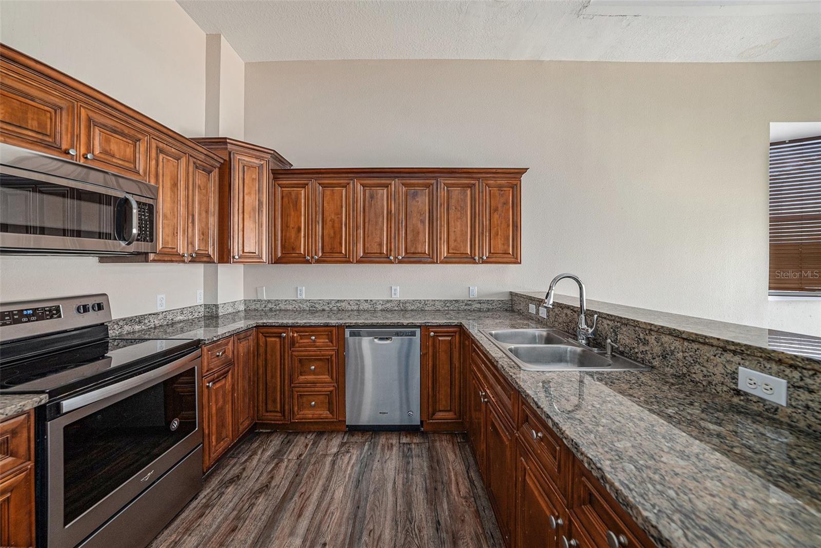 Image 7 of 25 For 9519 Citrus Glen Place