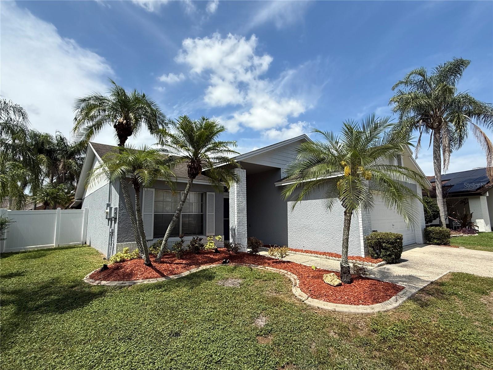 Listing photo id 0 for 11619 Fox Creek Drive