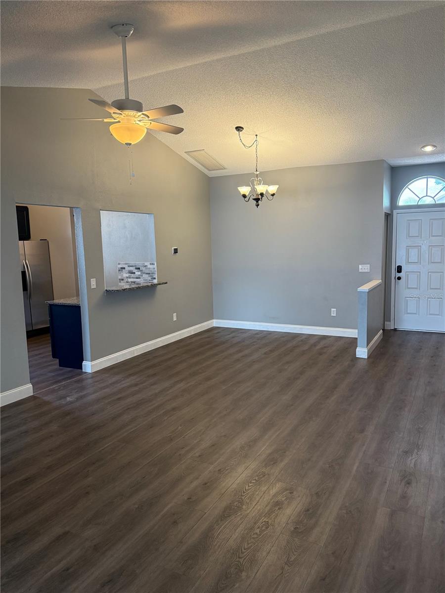 Listing photo id 3 for 11619 Fox Creek Drive