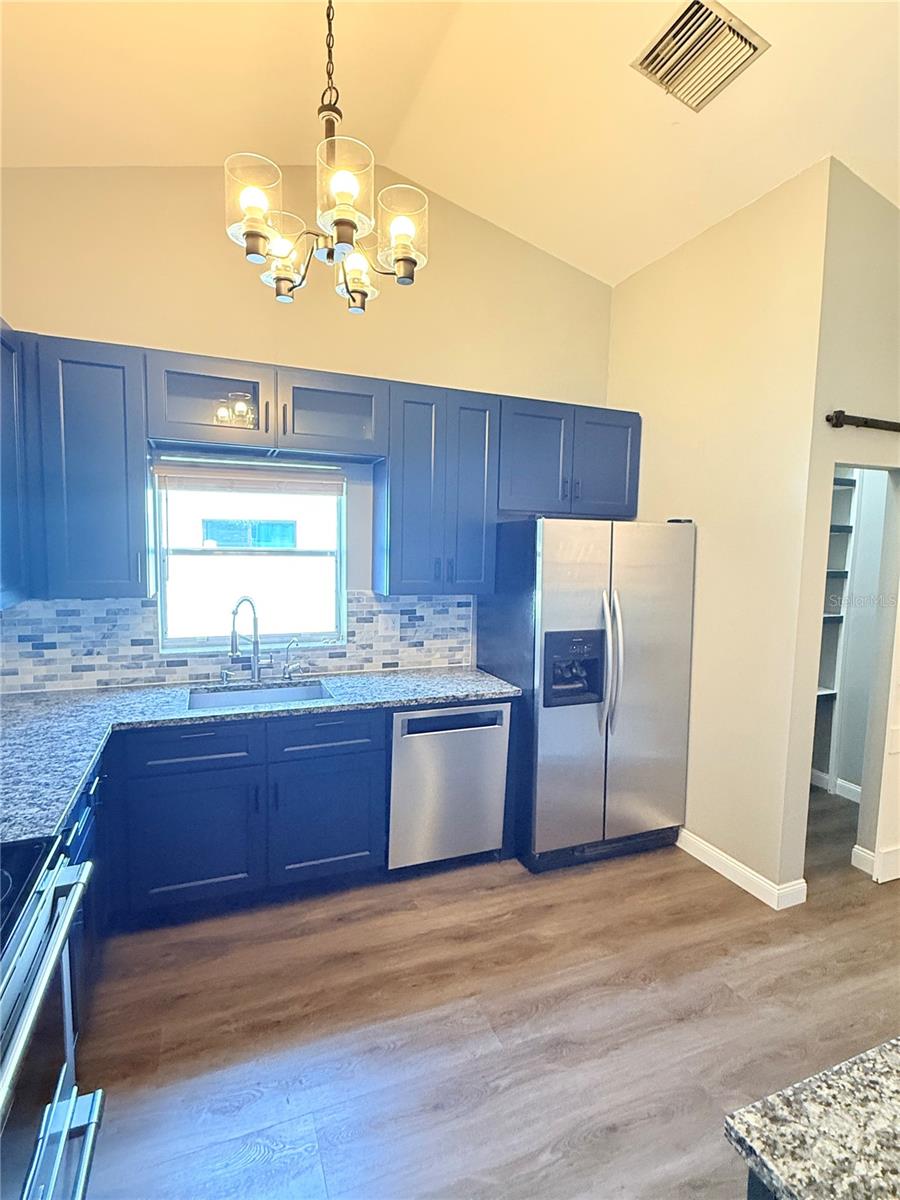 Listing photo id 6 for 11619 Fox Creek Drive
