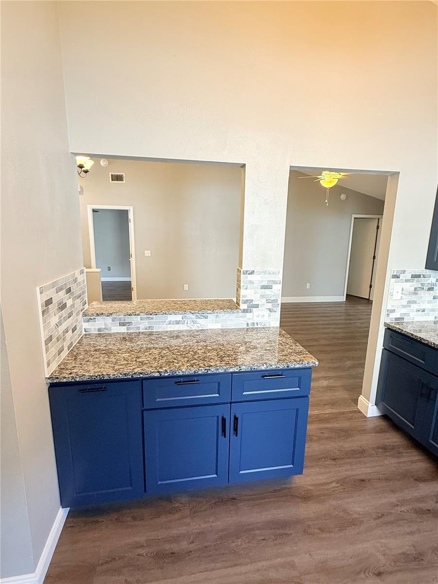 Listing photo id 7 for 11619 Fox Creek Drive