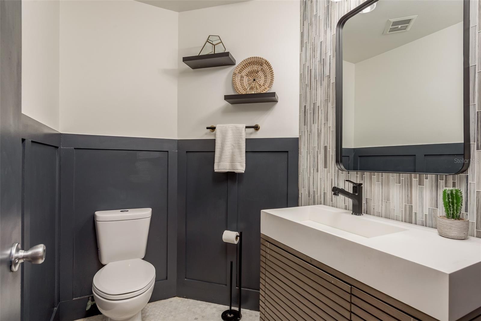 Listing photo id 8 for 5811 Dory Way
