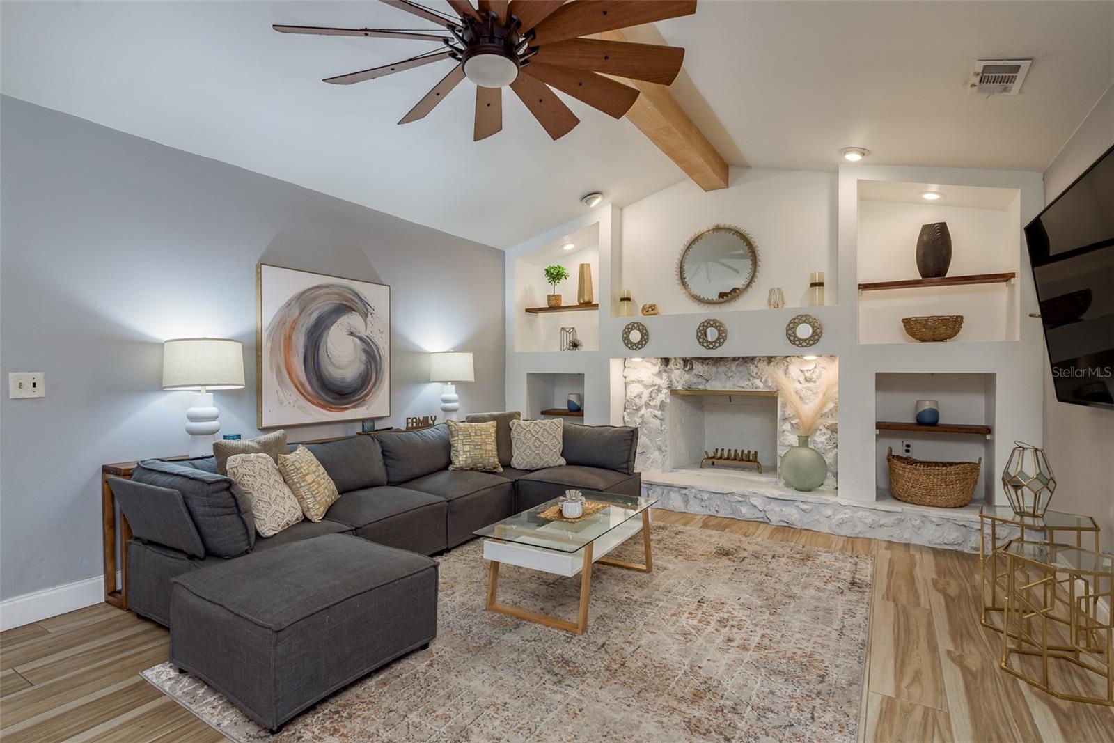 Listing photo id 9 for 5811 Dory Way