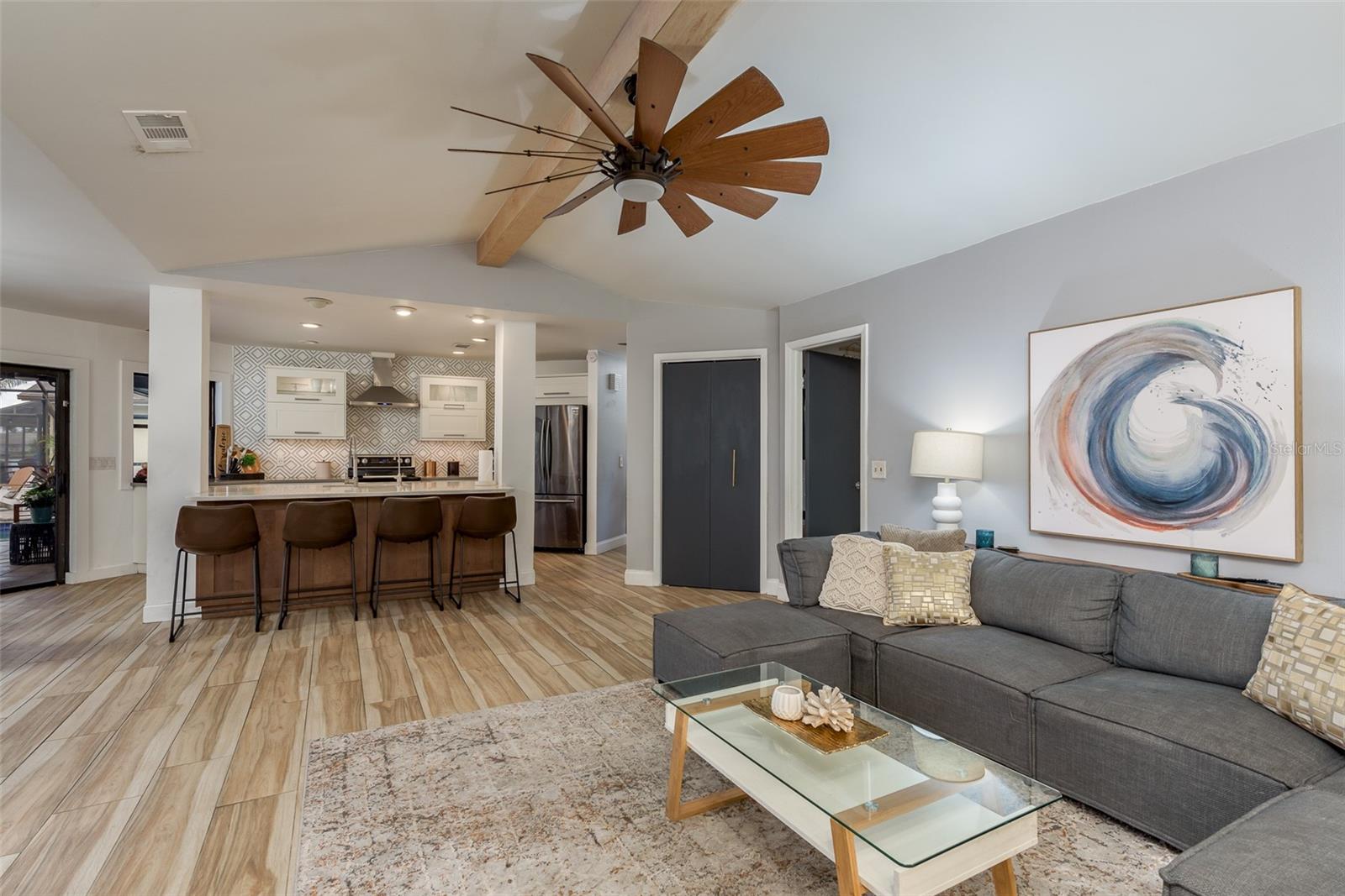 Listing photo id 11 for 5811 Dory Way