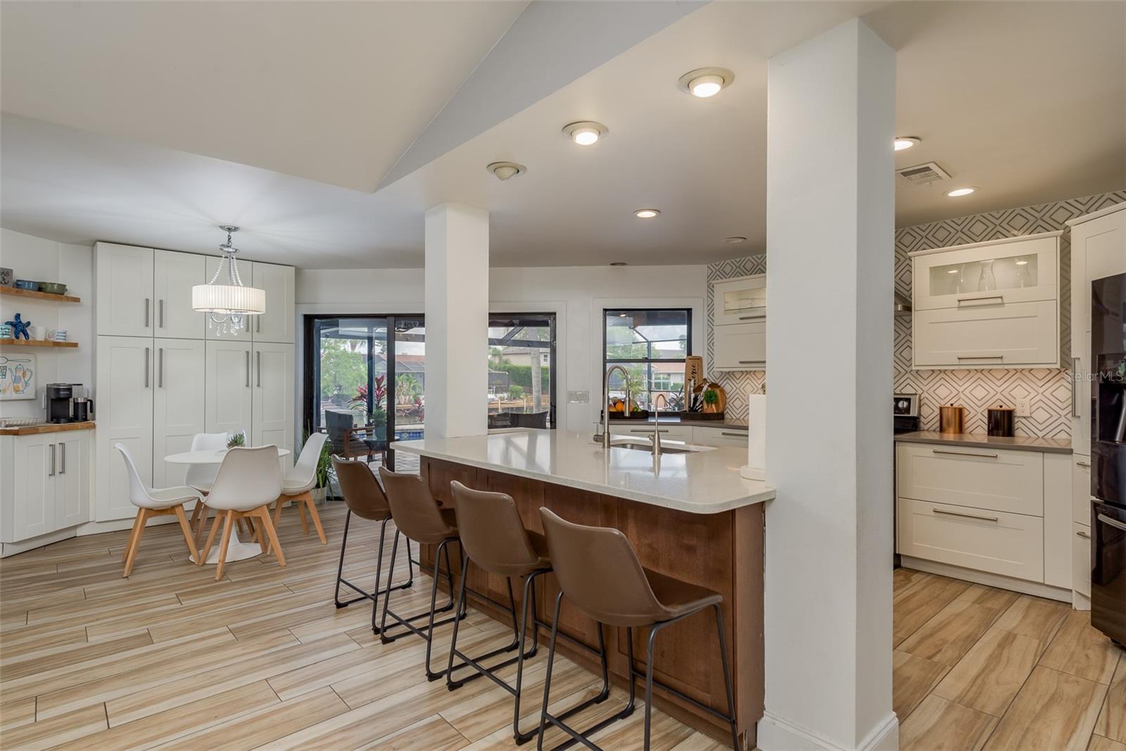Listing photo id 13 for 5811 Dory Way