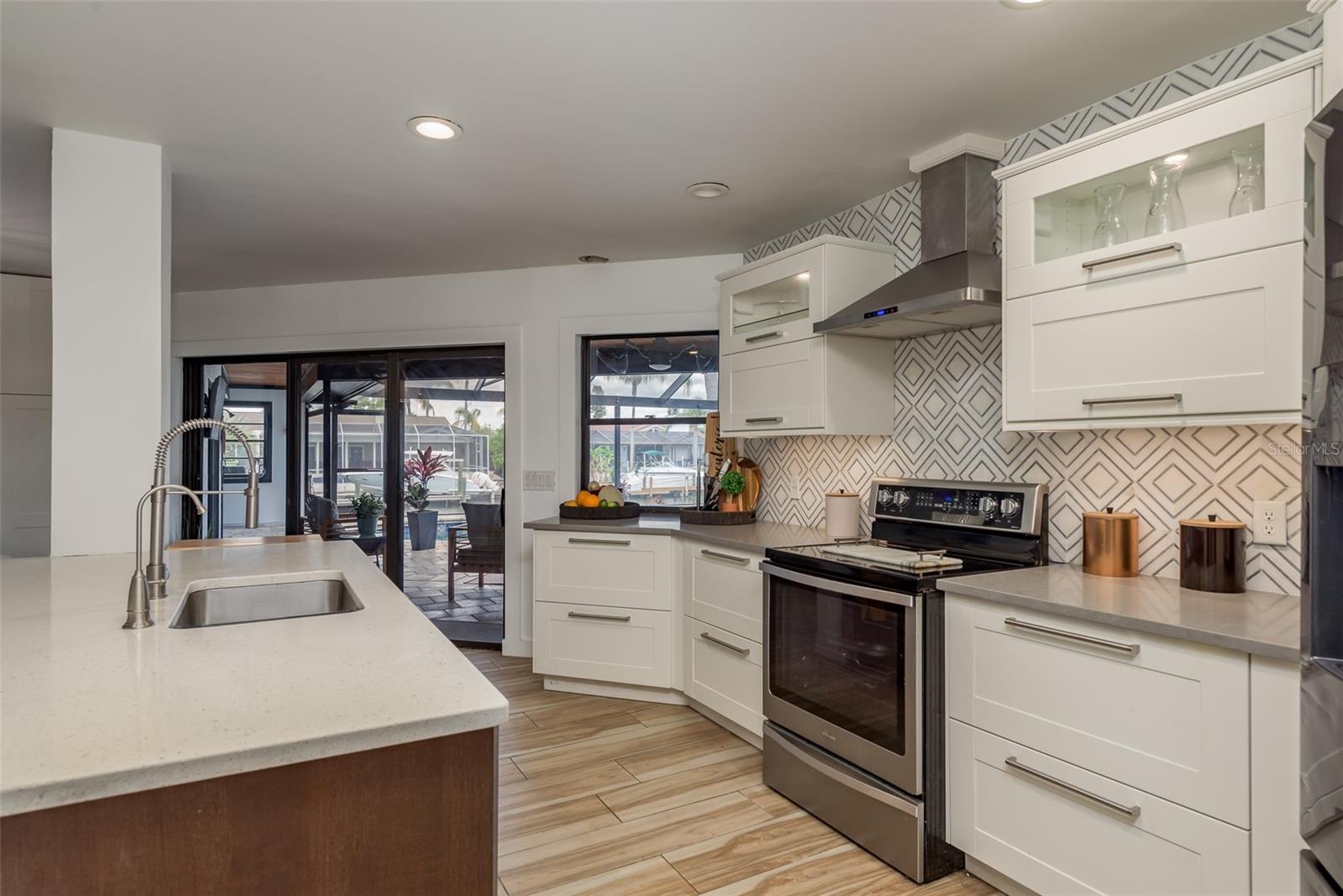 Listing photo id 14 for 5811 Dory Way