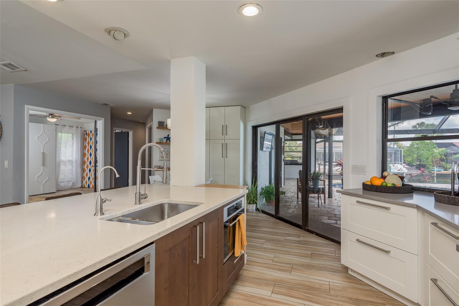 Listing photo id 15 for 5811 Dory Way