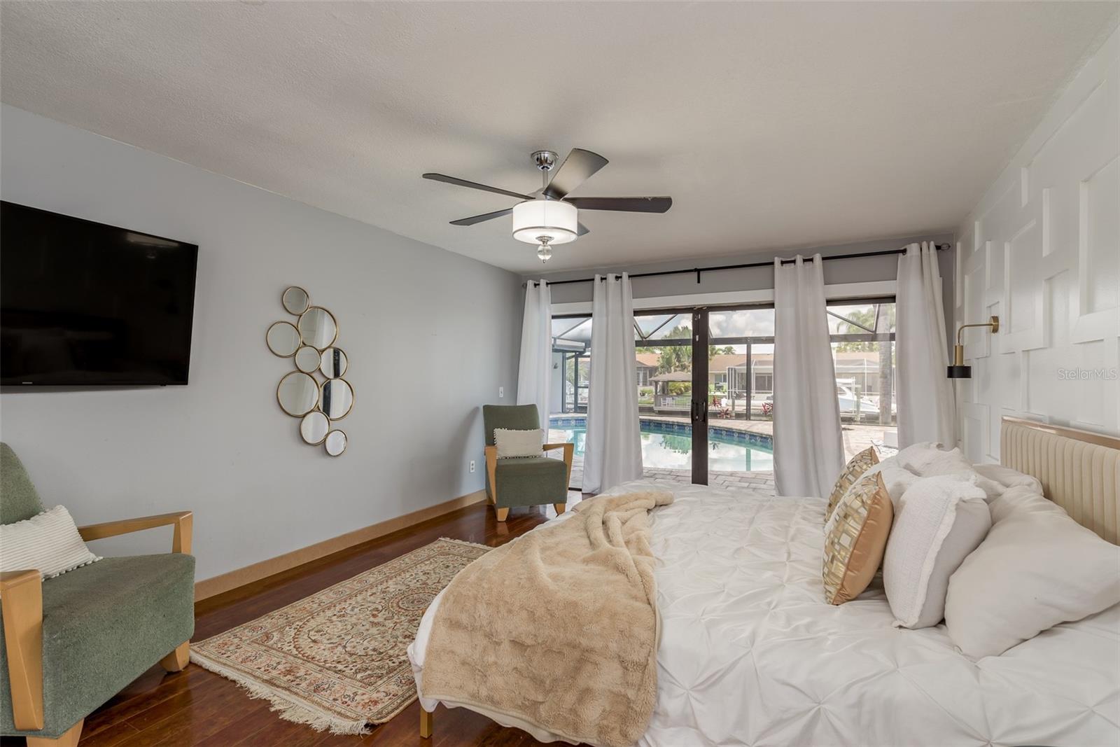 Listing photo id 18 for 5811 Dory Way